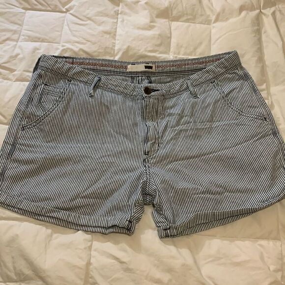 LEVIS, hickory stripe, shorts, great condition, size 32 waist, 5 pockets - Picture 1 of 12